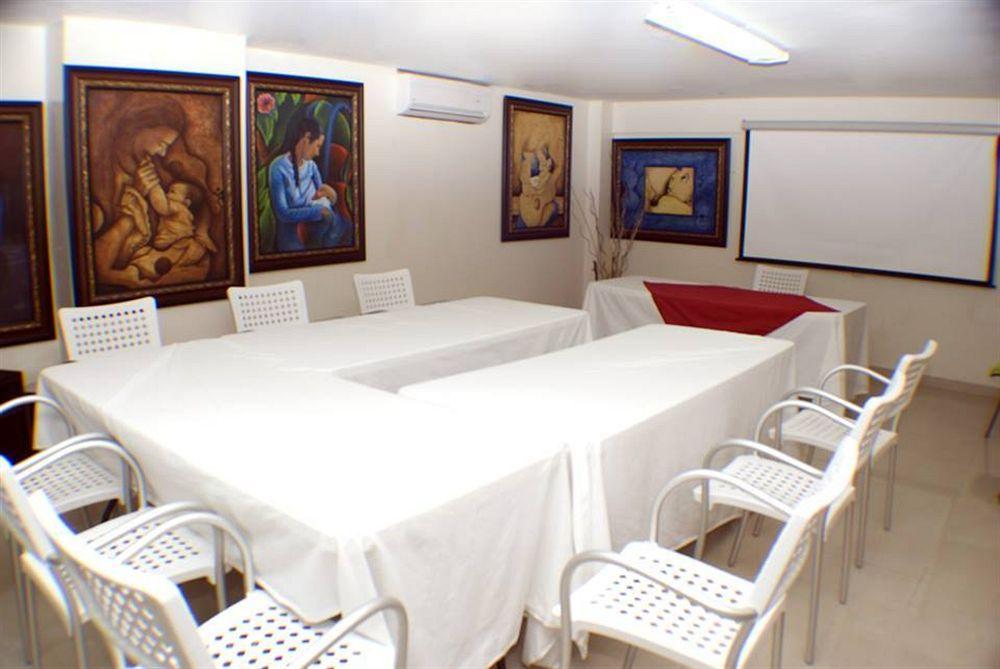 Hotel Luis V Санто Доминго Екстериор снимка