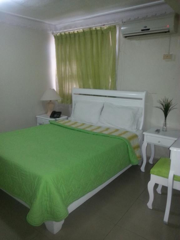Hotel Luis V Санто Доминго Екстериор снимка