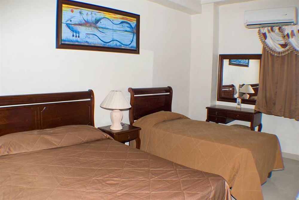 Hotel Luis V Санто Доминго Екстериор снимка