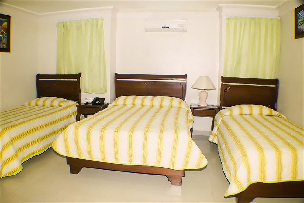 Hotel Luis V Санто Доминго Екстериор снимка