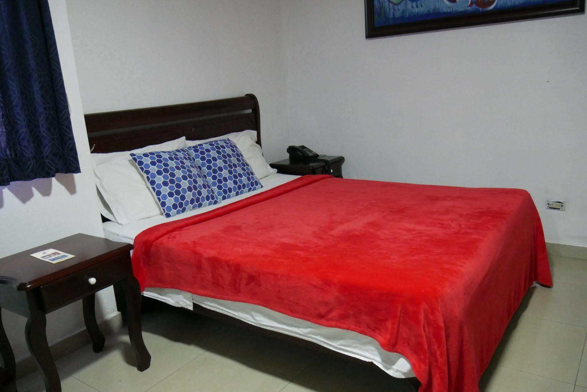 Hotel Luis V Санто Доминго Екстериор снимка