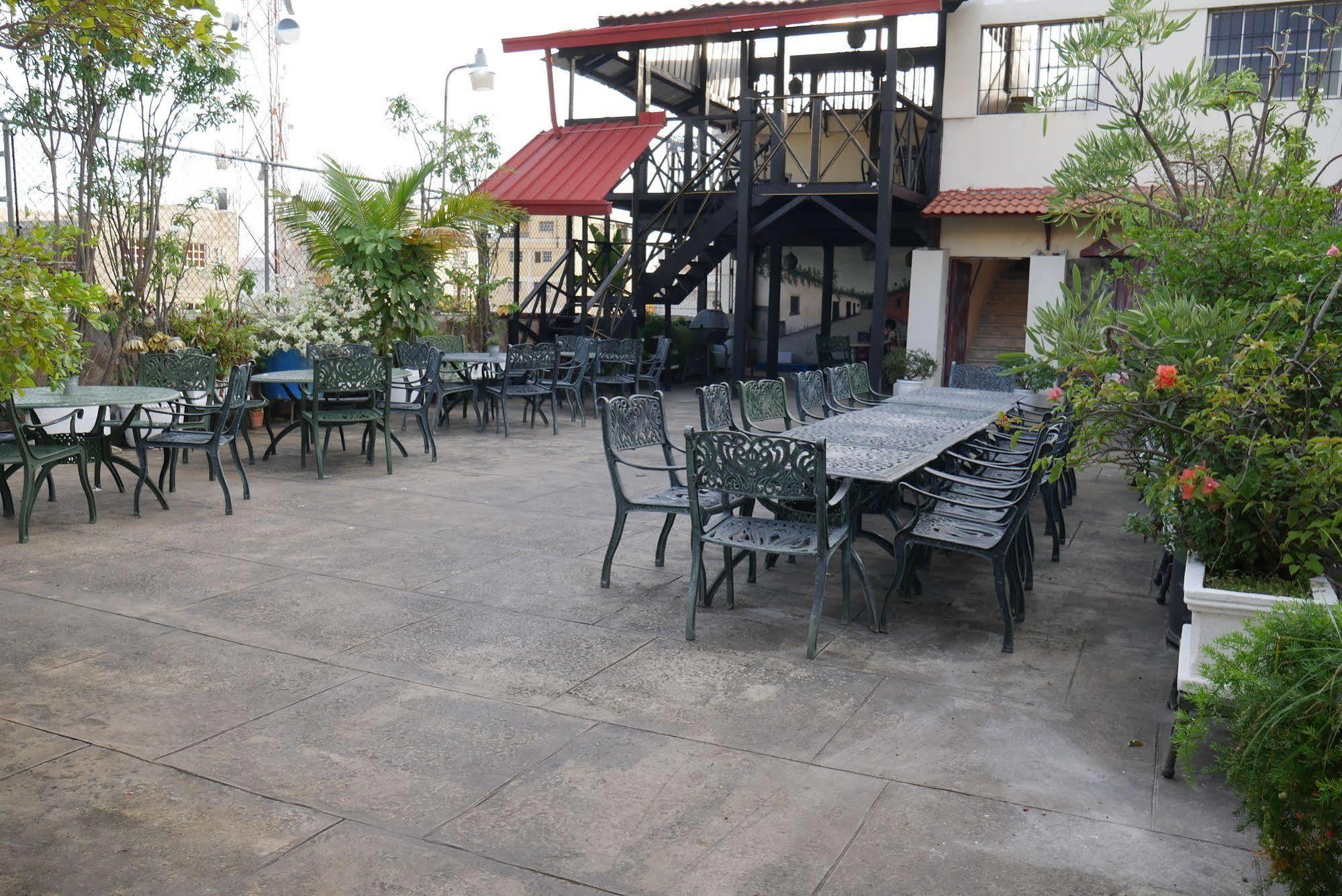 Hotel Luis V Санто Доминго Екстериор снимка